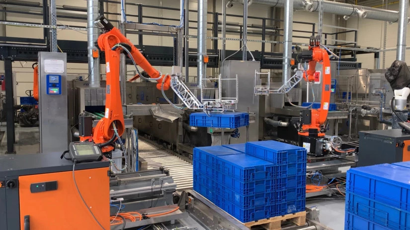 Logicon. Robotizált autóipari göngyölegek mosására alkalmas gépek.